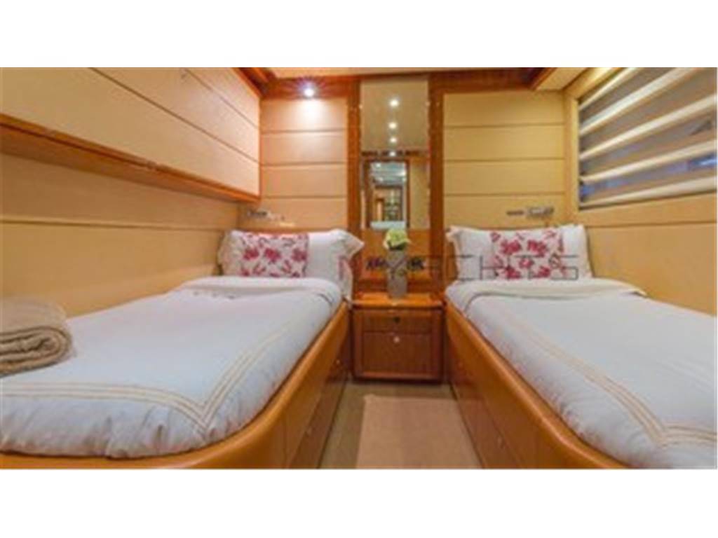 Ferretti 88ft