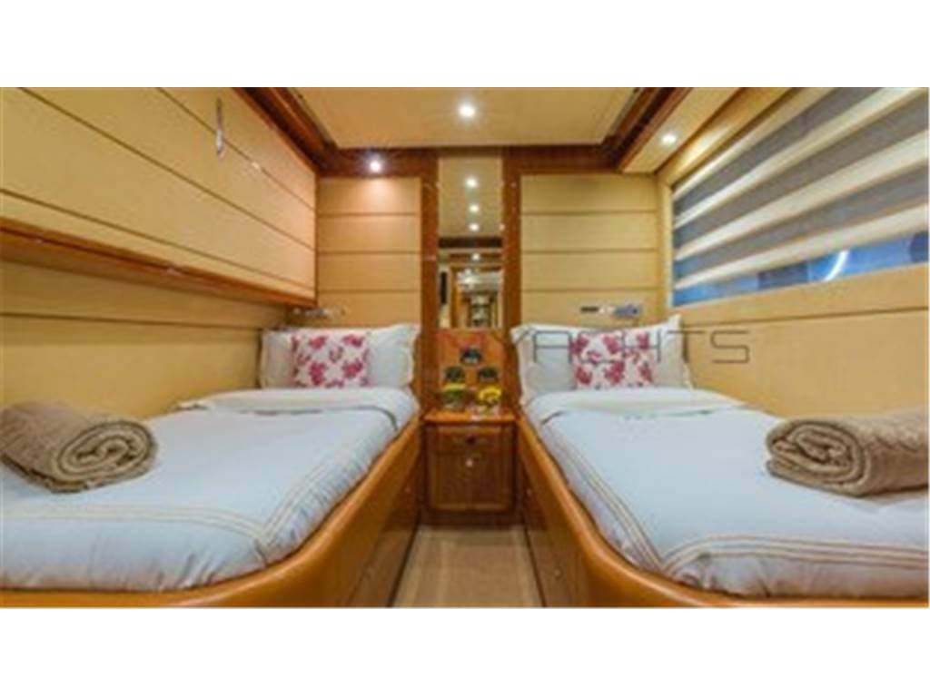 Ferretti 88ft