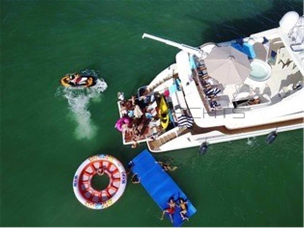 Ferretti 88ft