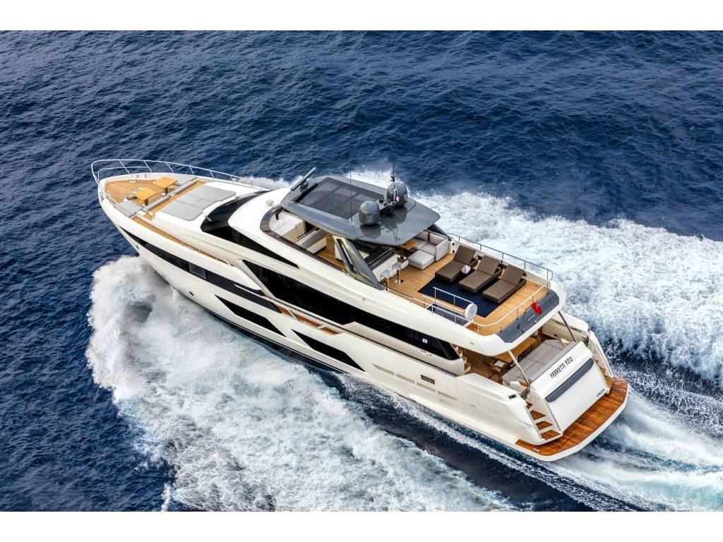 Ferretti 920