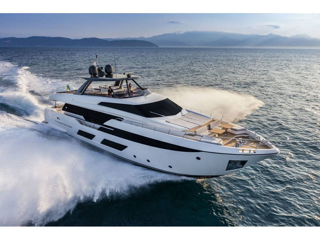 Ferretti 920