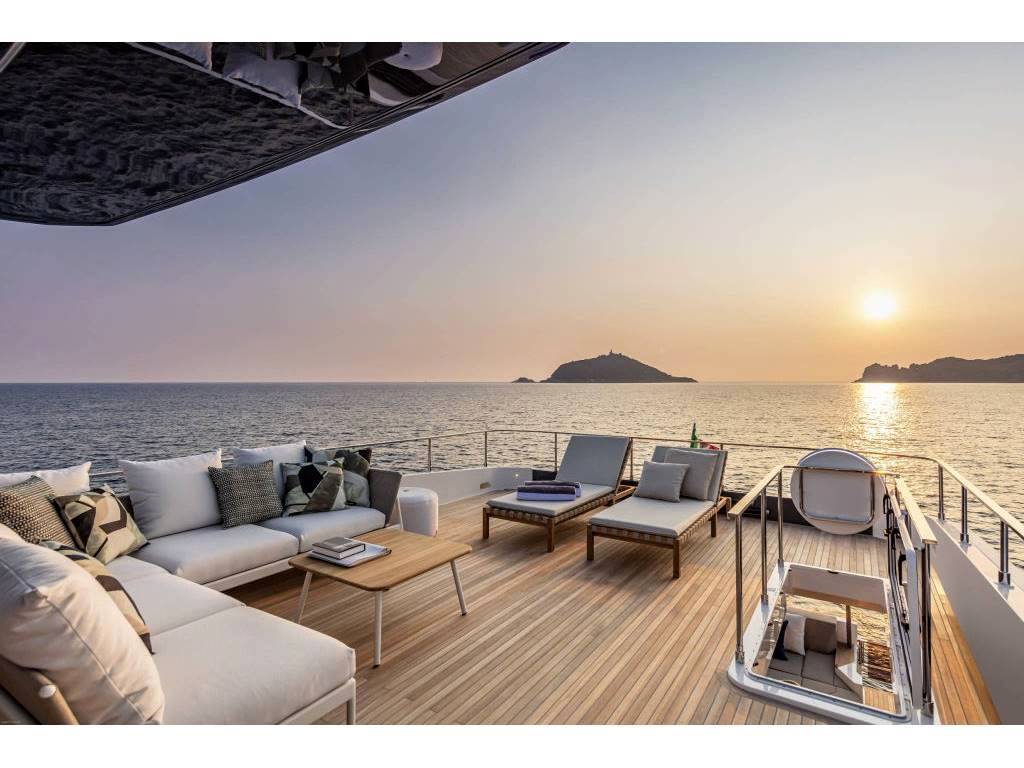 Ferretti 920