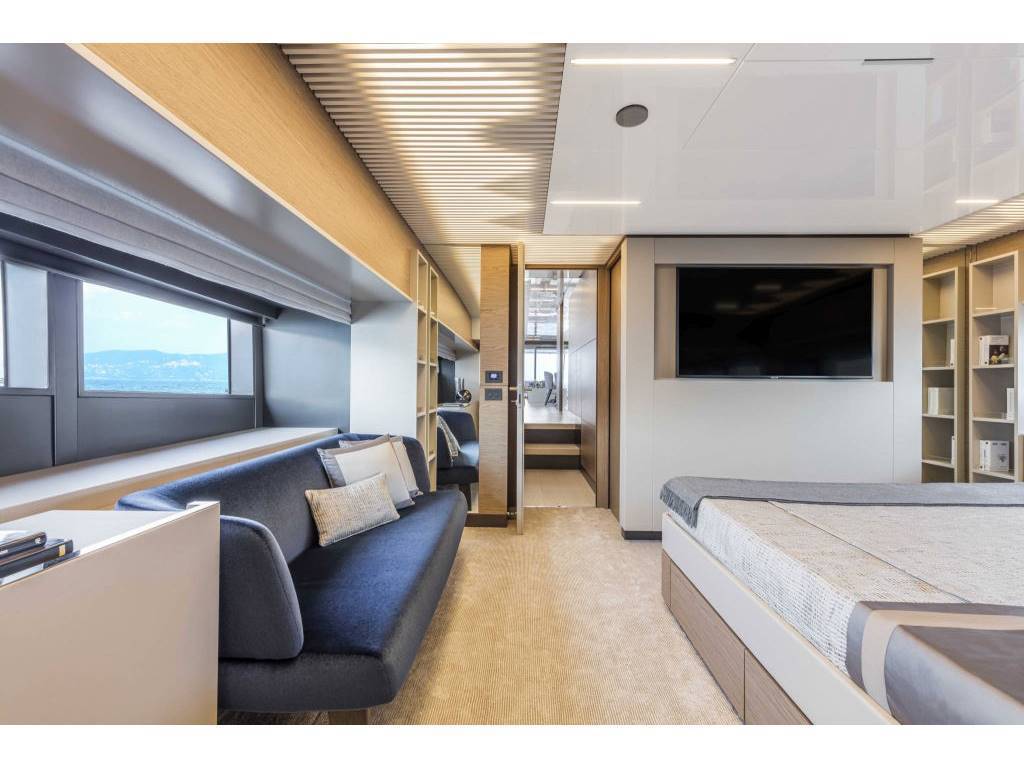 Ferretti 920