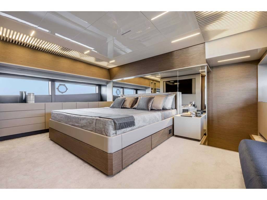 Ferretti 920