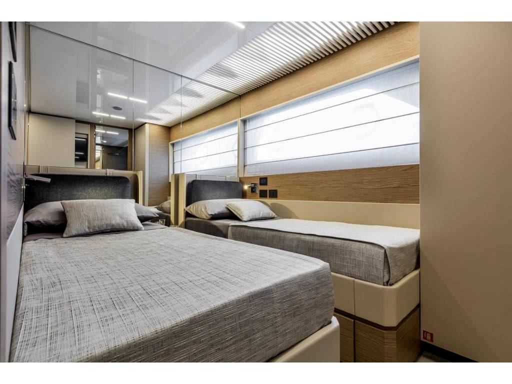 Ferretti 920