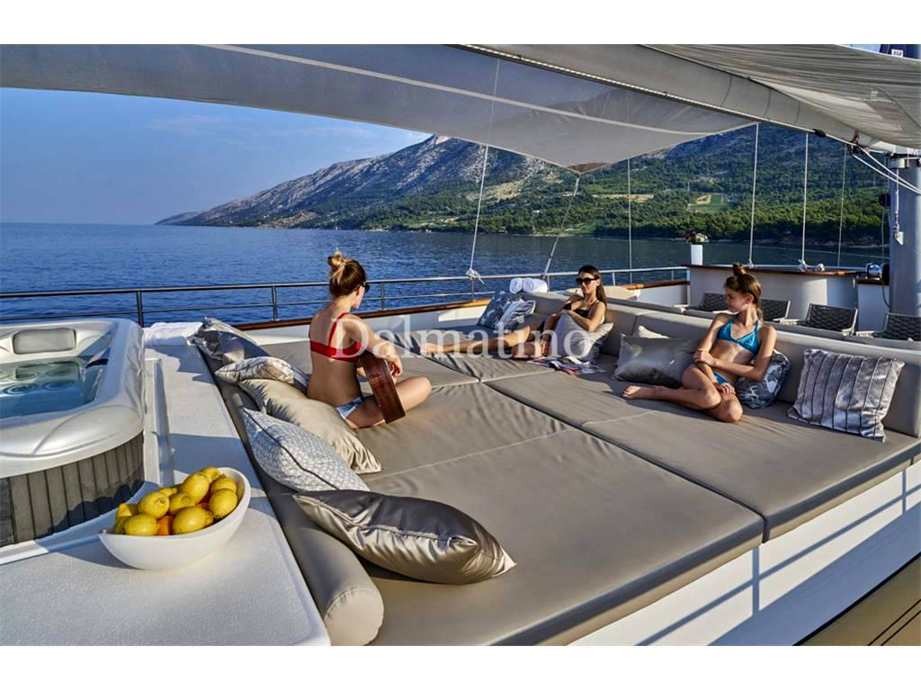 Custom Yacht a vela 43 metri con equipaggio