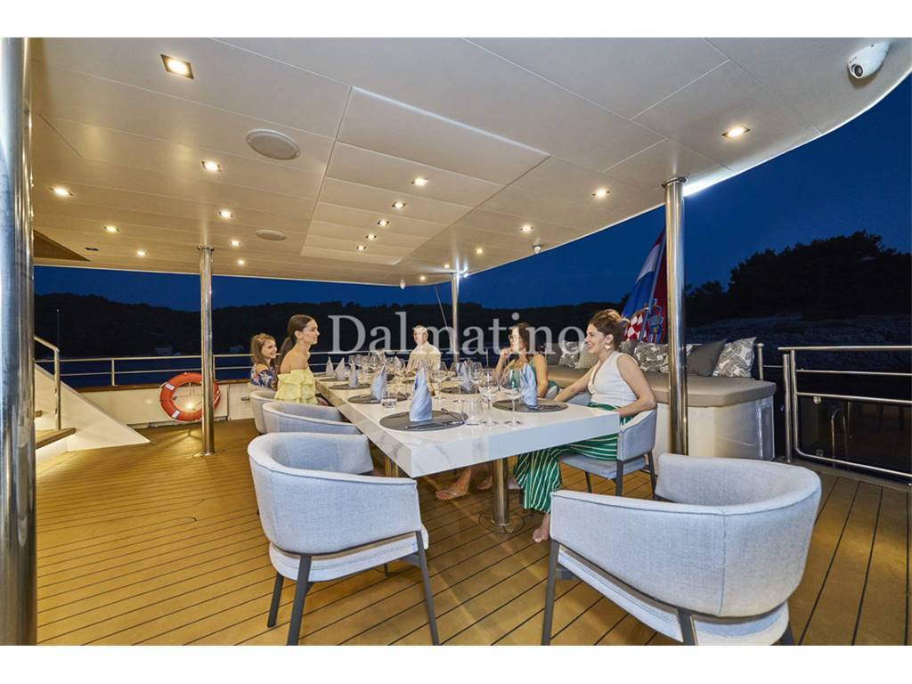Custom Yacht a vela 43 metri con equipaggio