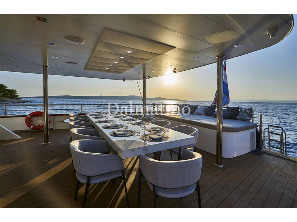 Custom Yacht a vela 43 metri con equipaggio
