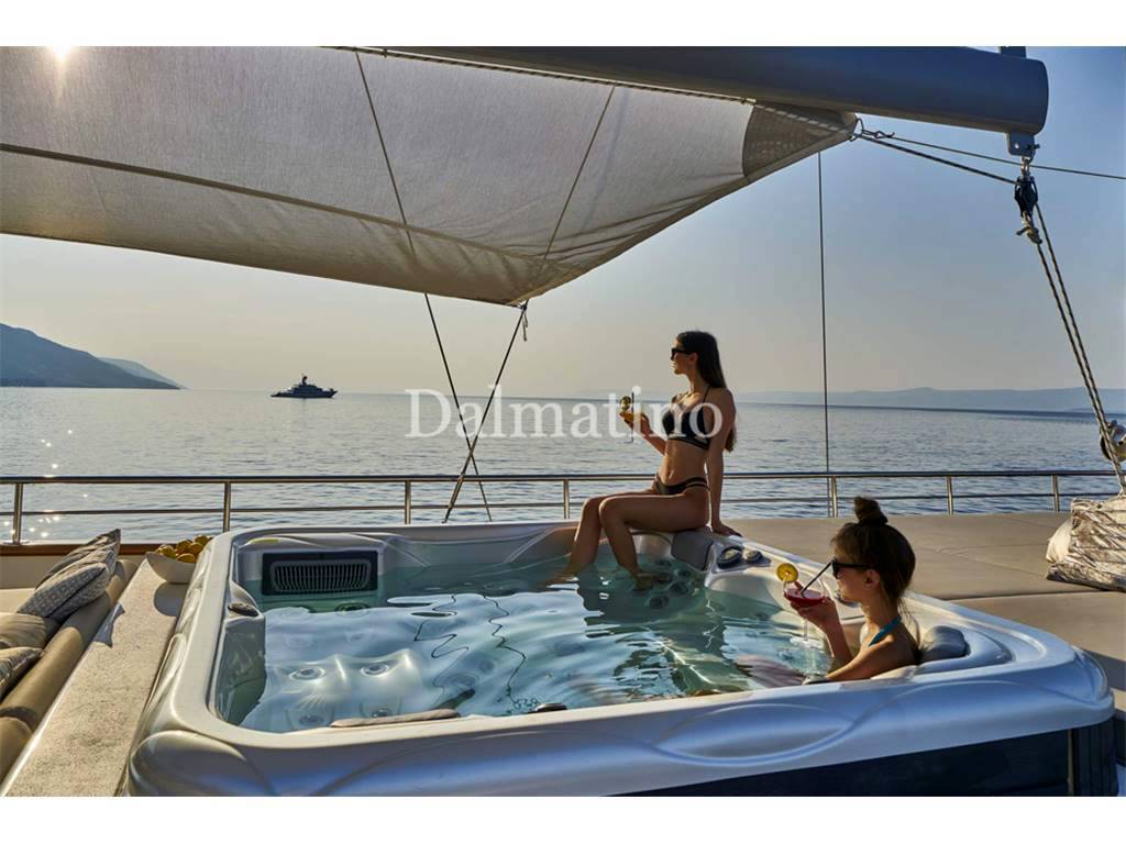 Custom Yacht a vela 43 metri con equipaggio