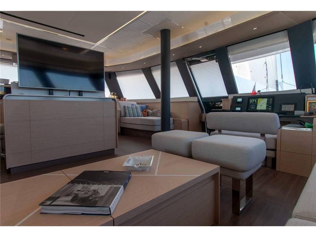 Fountaine pajot 67