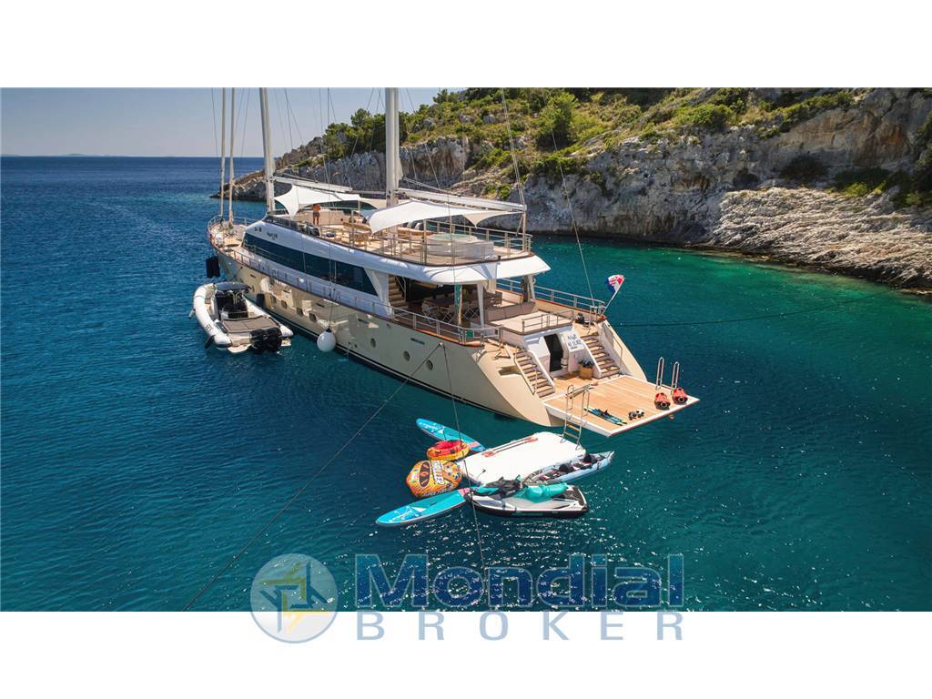 Custom Yacht a vela mal