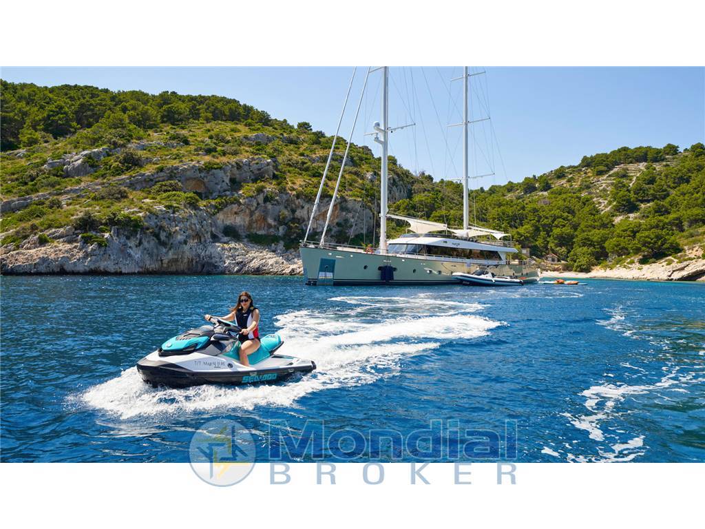 Custom Yacht a vela mal