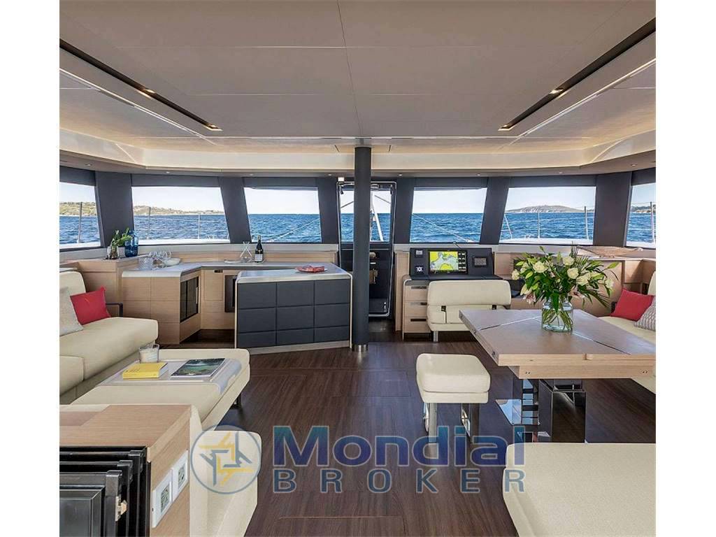 Fountaine pajot 67