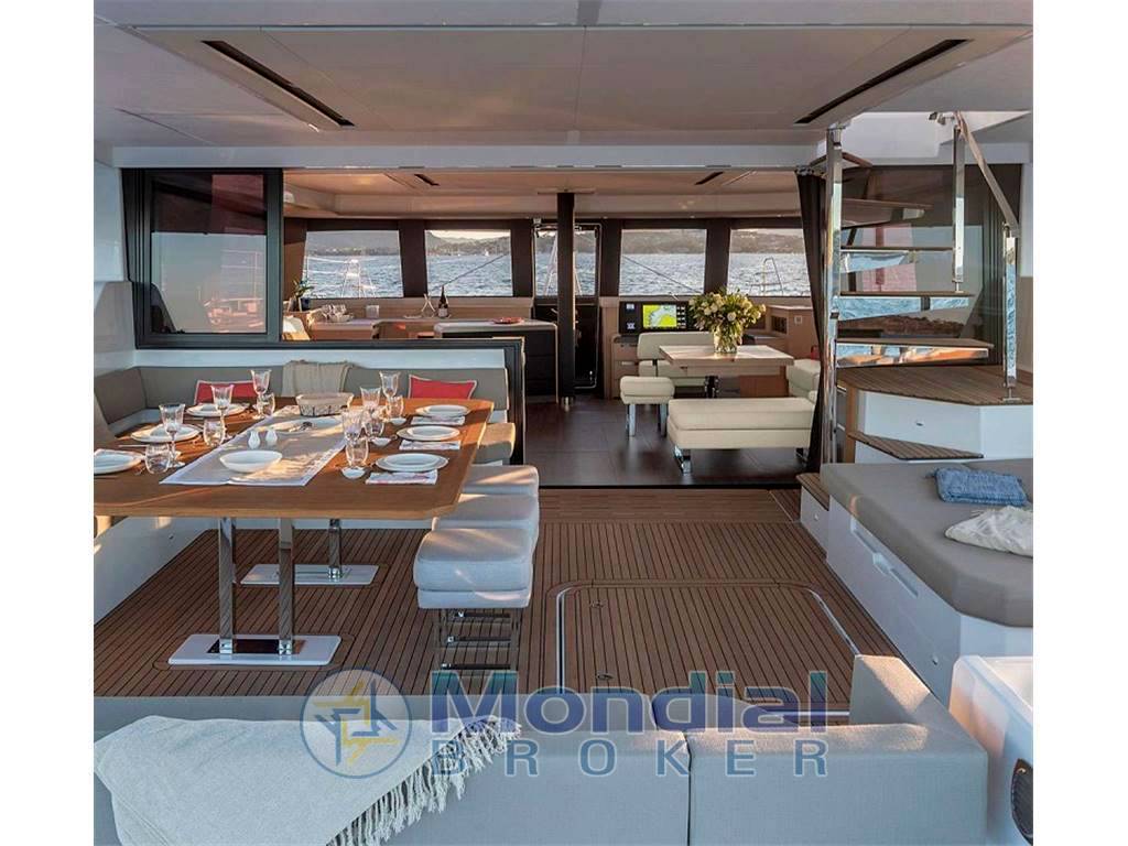 Fountaine pajot 67
