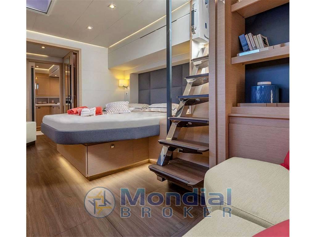 Fountaine pajot 67