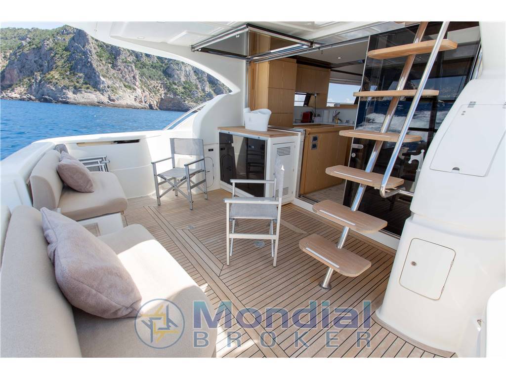 Ferretti 560