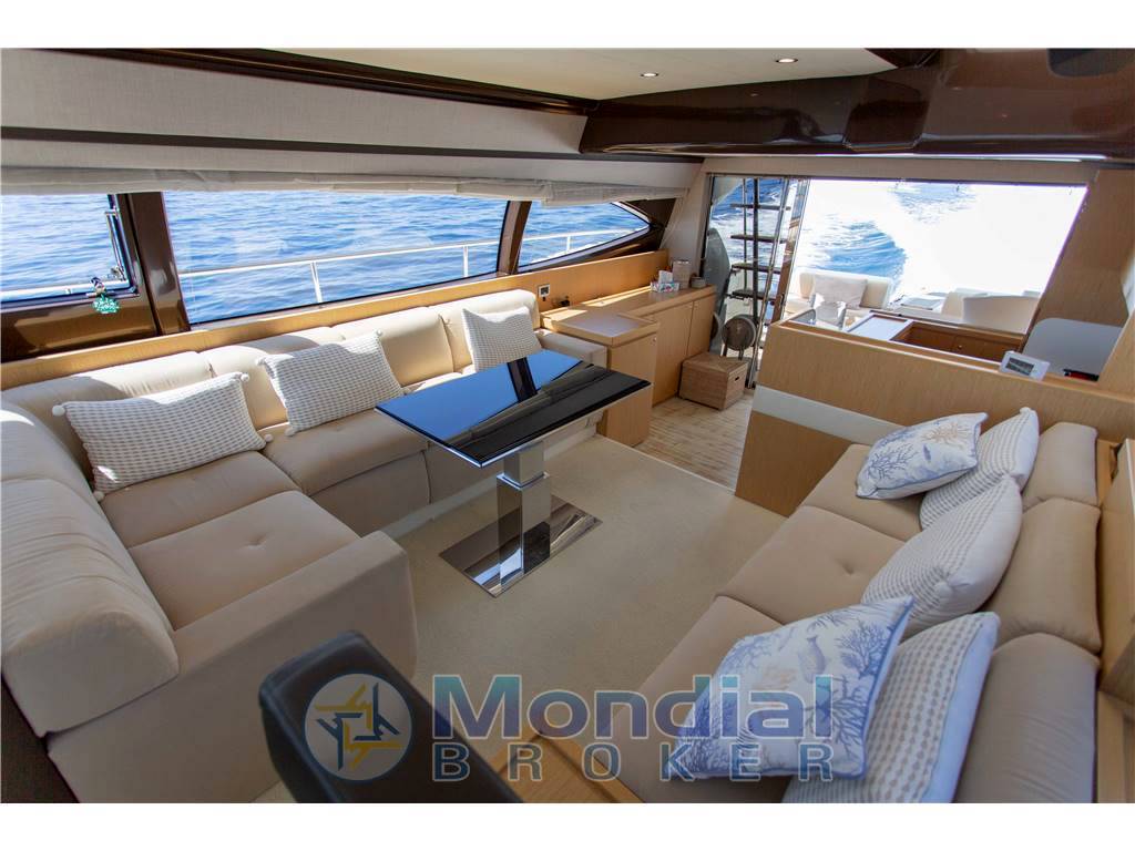 Ferretti 560