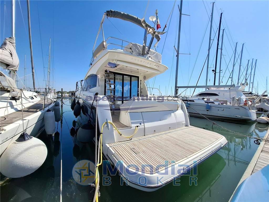 Prestige 420 flybridge line