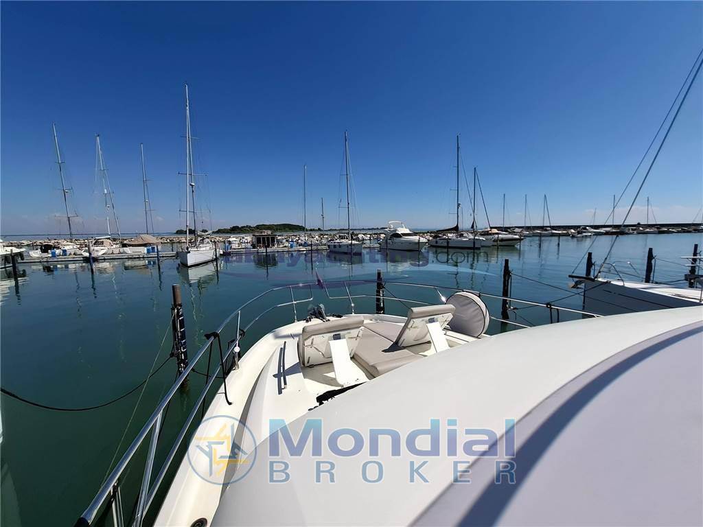Prestige 420 flybridge line