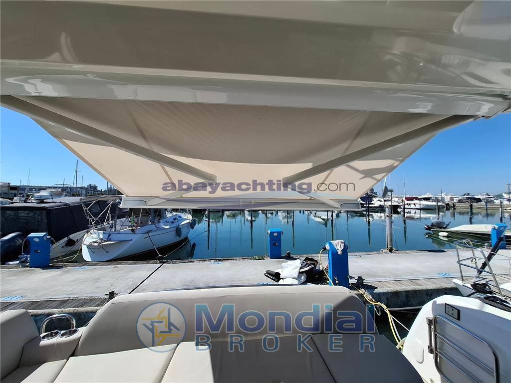 Prestige 420 flybridge line