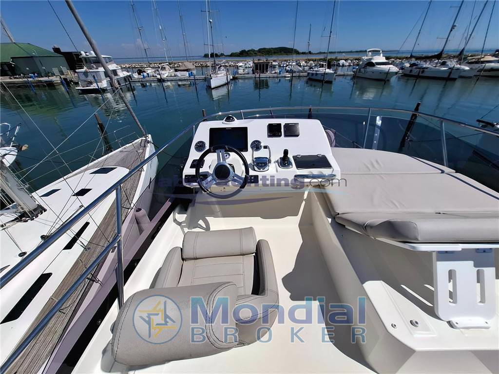 Prestige 420 flybridge line