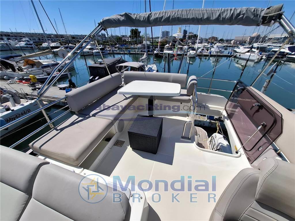 Prestige 420 flybridge line