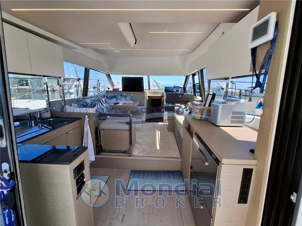 Prestige 420 flybridge line