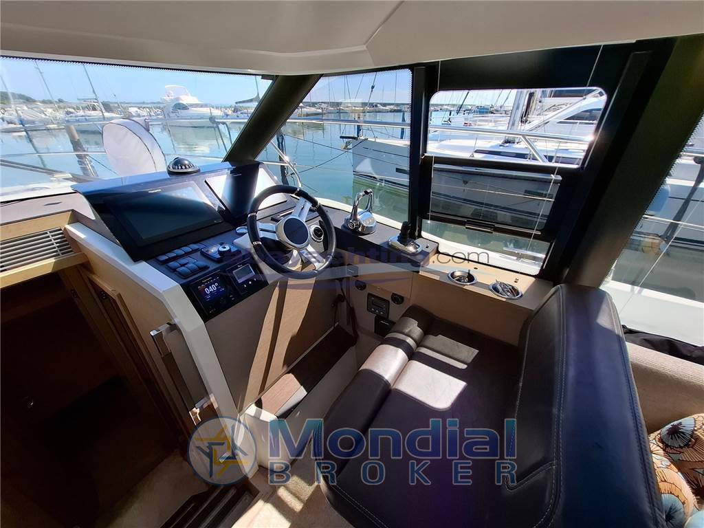 Prestige 420 flybridge line