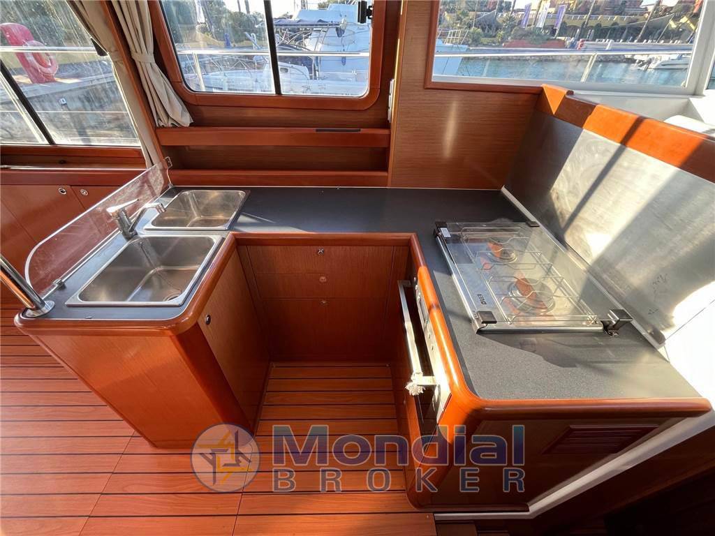 Beneteau Swift trawler 34 fly
