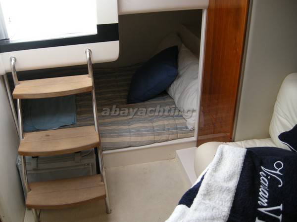Pershing 37 cabin