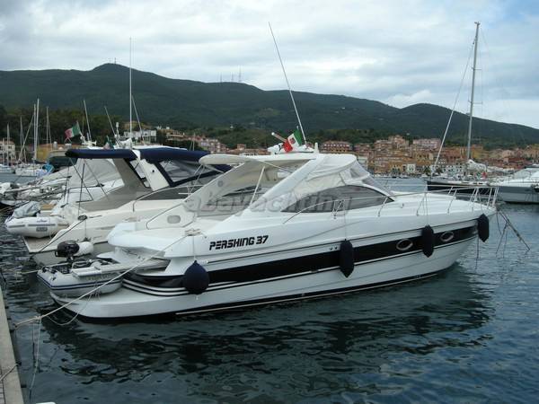 Pershing 37 cabin