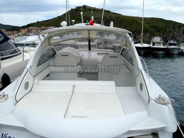Pershing 37 cabin