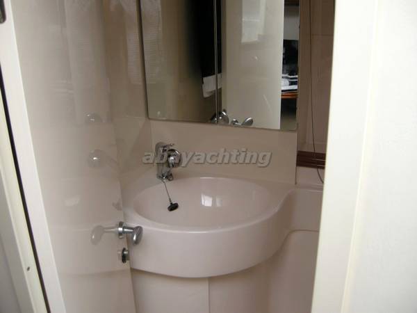 Pershing 37 cabin