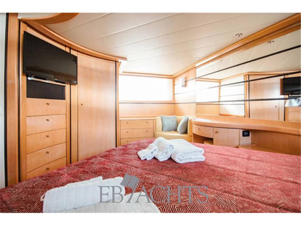 Pershing 76