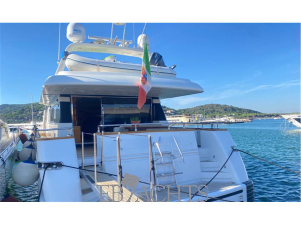 Sanlorenzo 82 flybridge