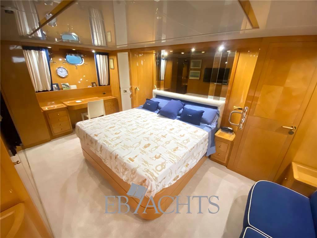 Sanlorenzo 82 flybridge
