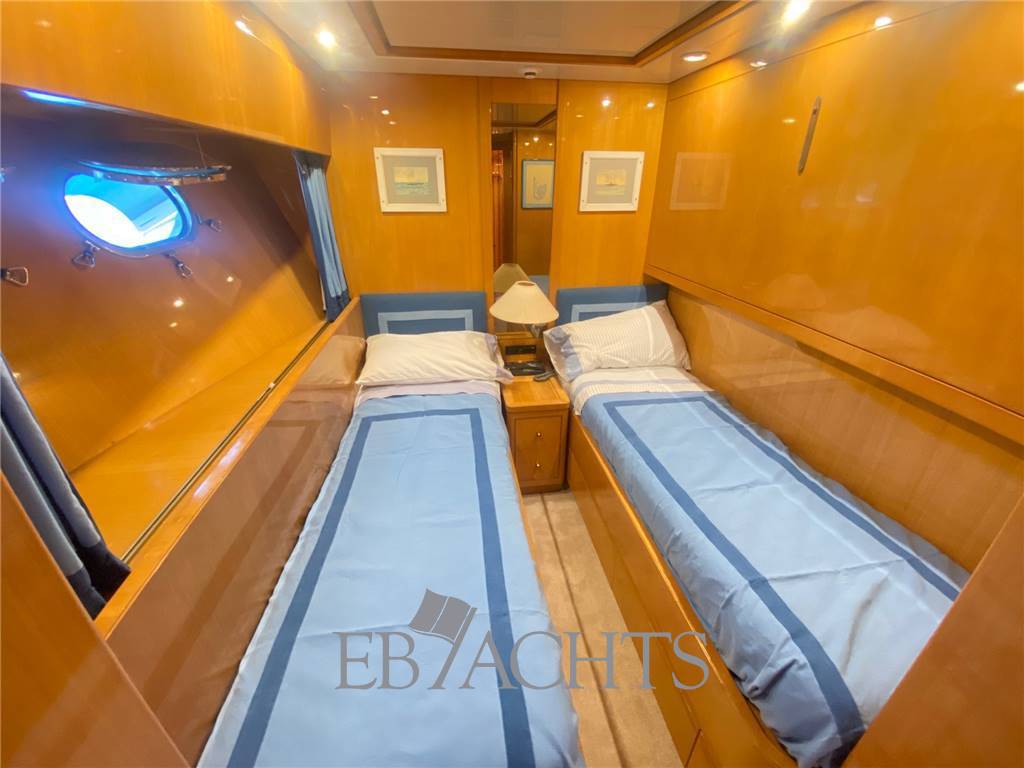 Sanlorenzo 82 flybridge