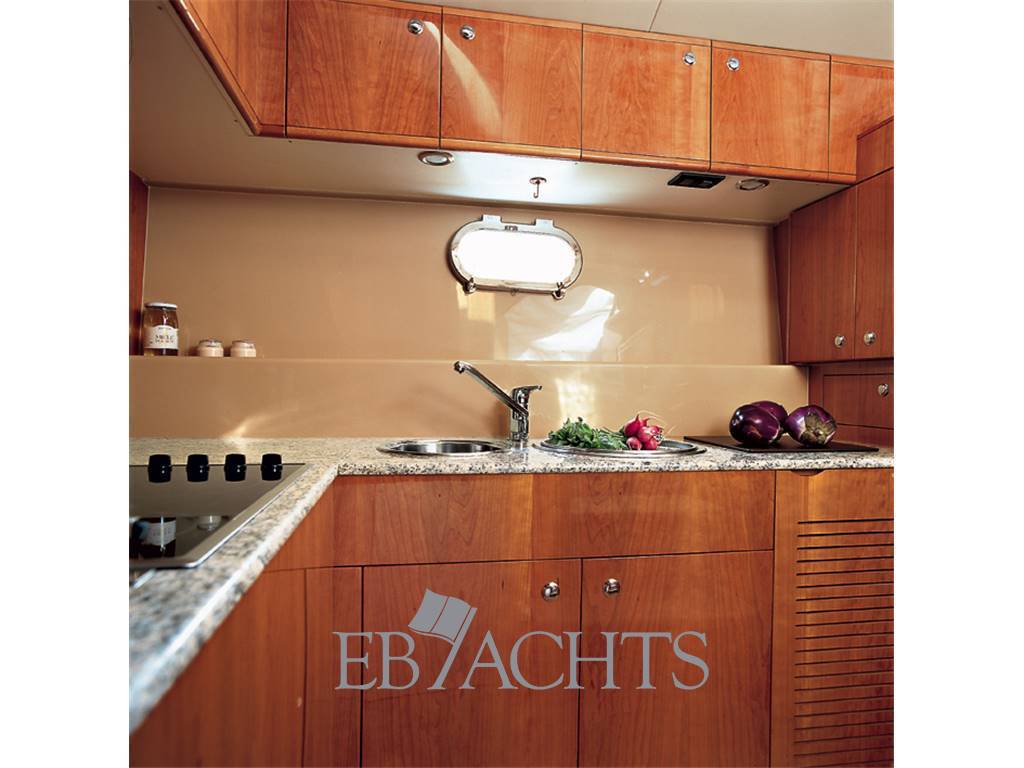 Ferretti yachts 590