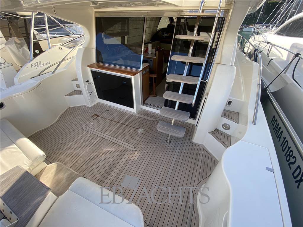 Ferretti yachts 500