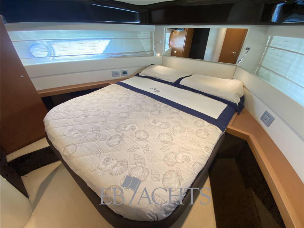 Ferretti yachts 500