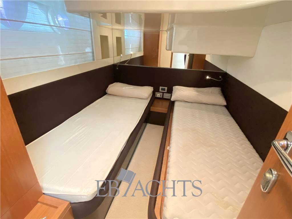 Ferretti yachts 500