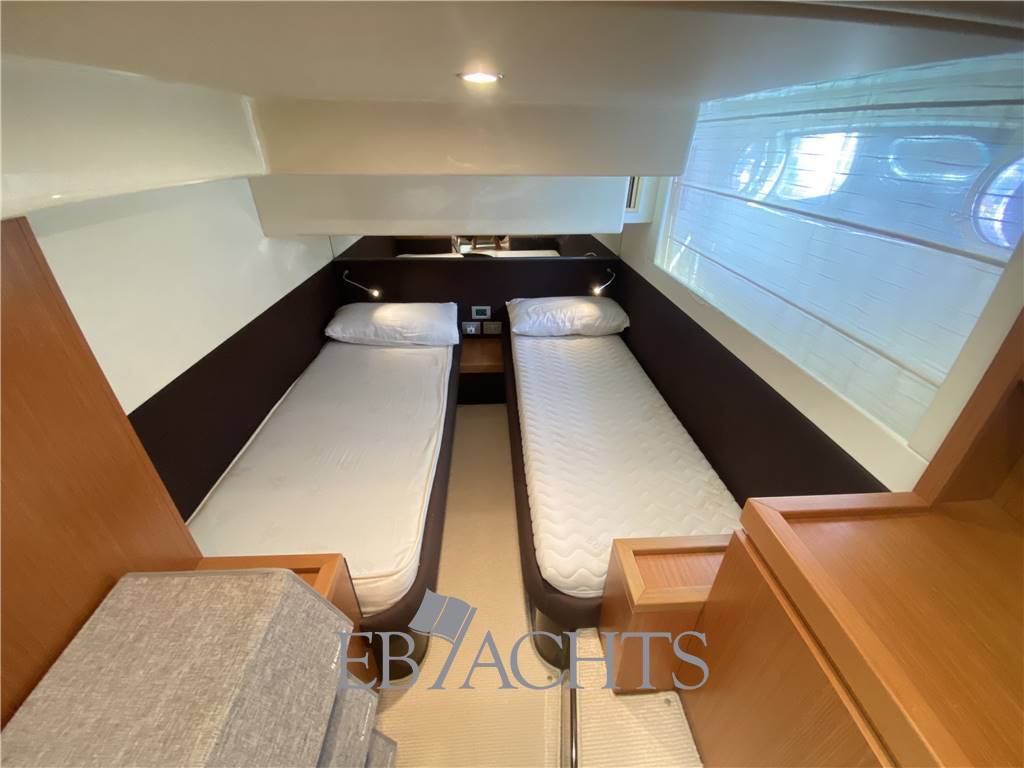 Ferretti yachts 500