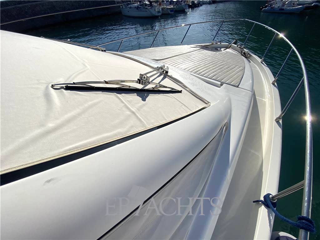 Ferretti yachts 500