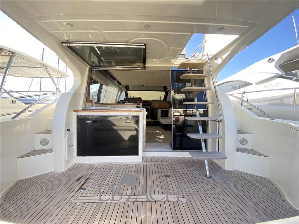 Ferretti yachts 500