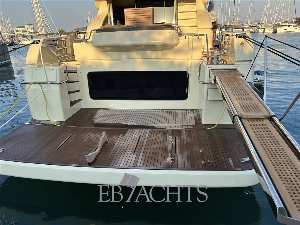 Ferretti yachts Altura 690