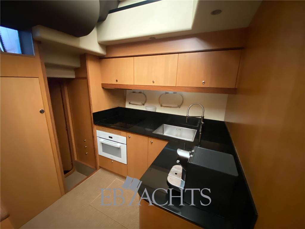 Ferretti yachts Altura 690