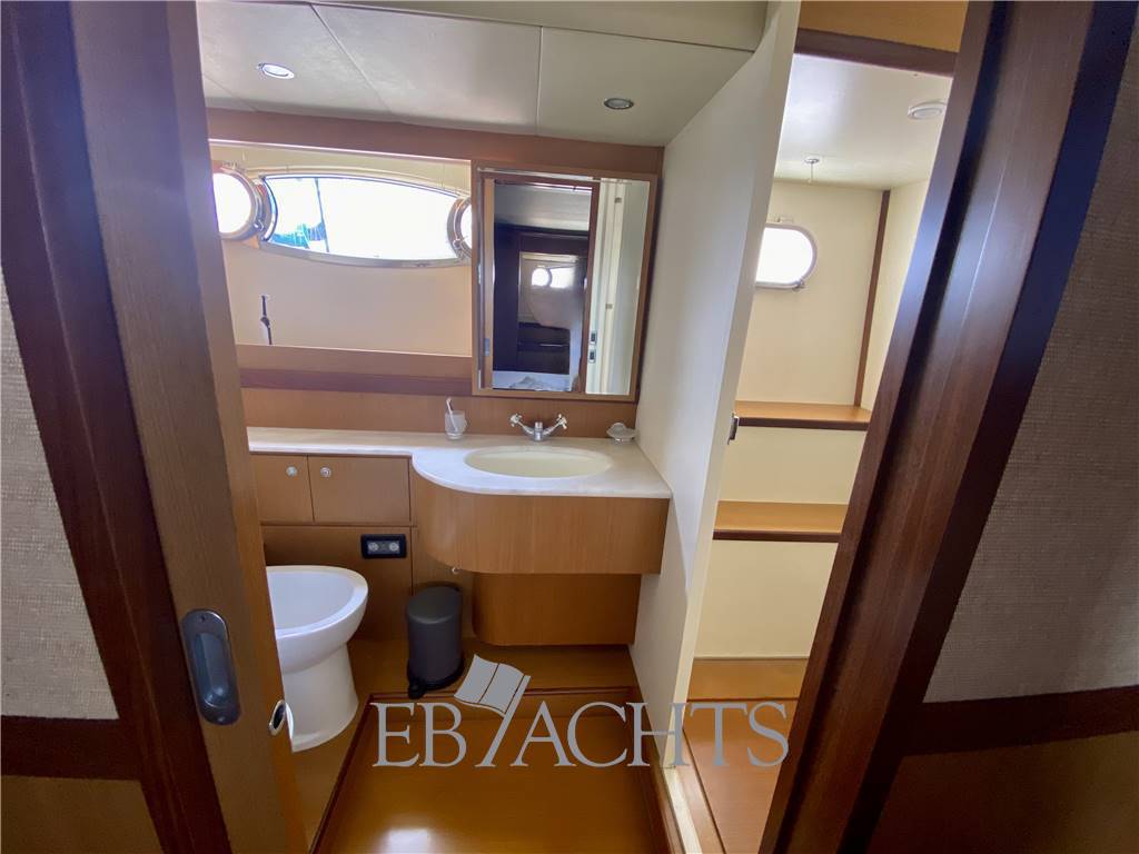 Ferretti yachts Altura 690