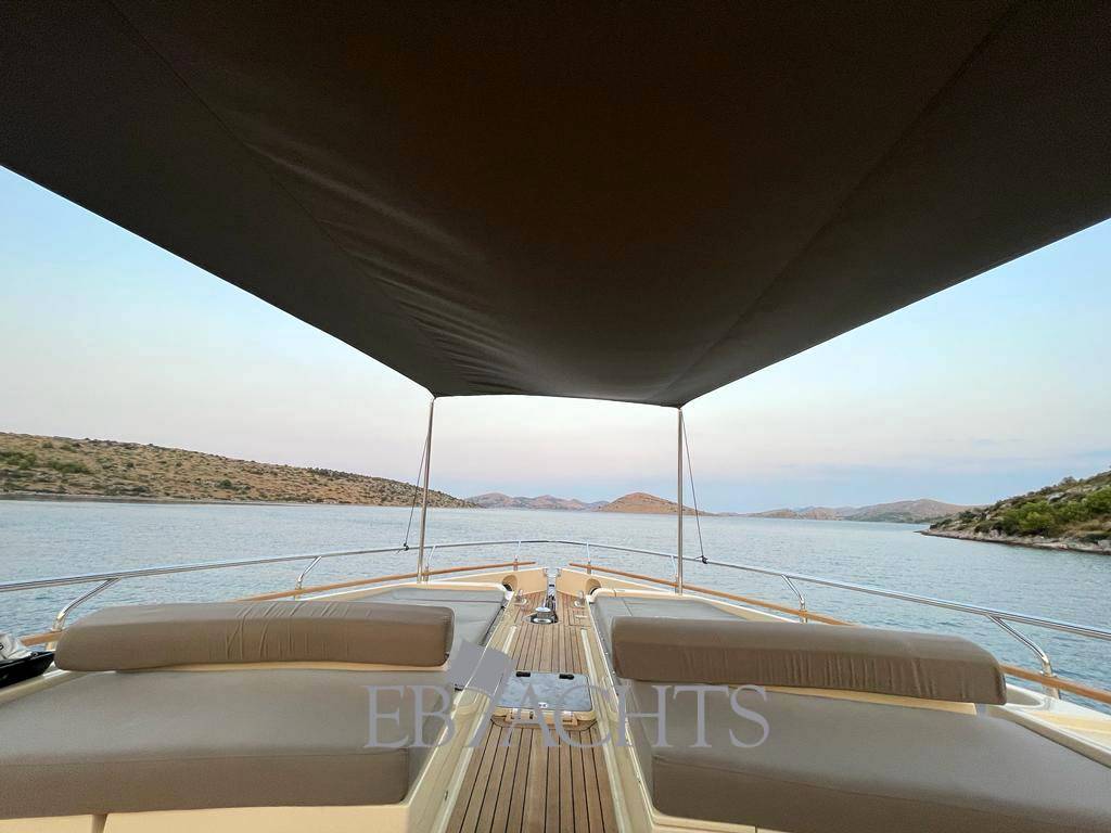 Ferretti yachts Altura 690