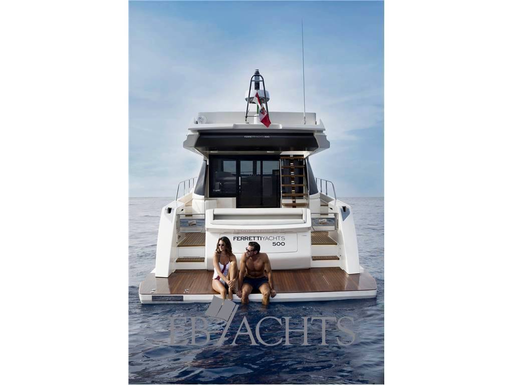 Ferretti yachts 500