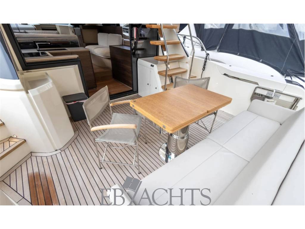 Ferretti yachts 500